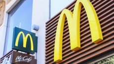 Jak ušetřit v McDonald’s: Slevové kupóny, studentské slevy a šestá káva zdarma