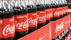 8 dotazů na výrobce: Proč Coca Cola, Mondelez, Nestlé a Unilever zmenšují balení?