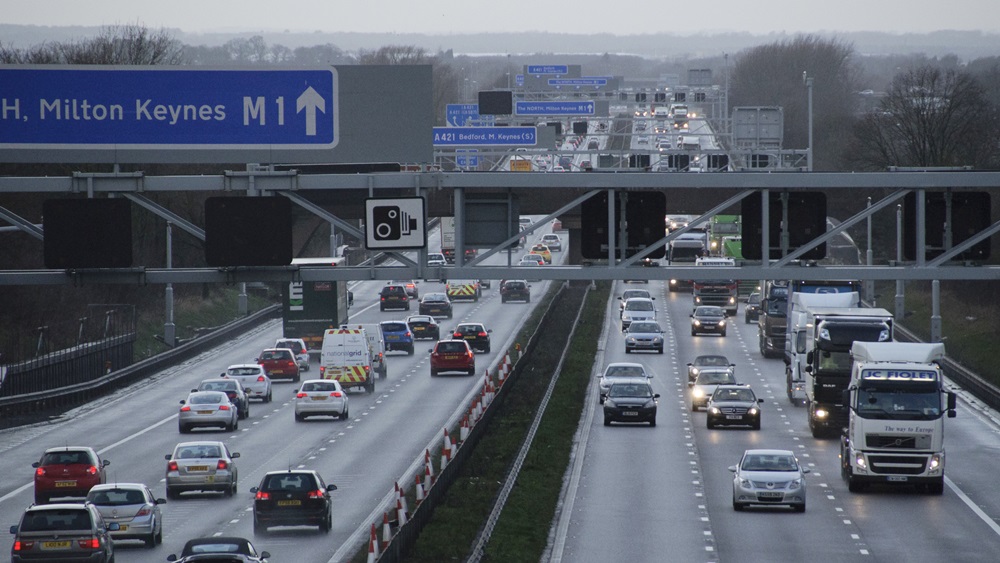 Dálniční poplatky Anglie 2025 → Cena, jak platit, placené úseky