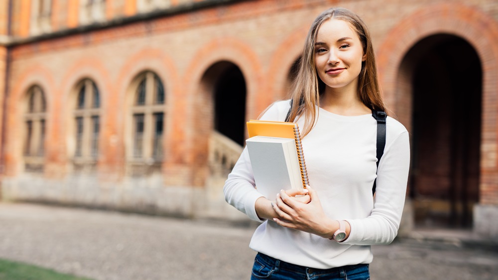 Studentské výhody 2025 → Slevy, stipendia, studium v zahraničí…