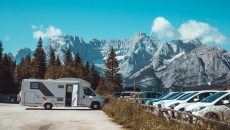 Evropské kempy pro zimní dovolenou: Vyrazte karavanem na hory