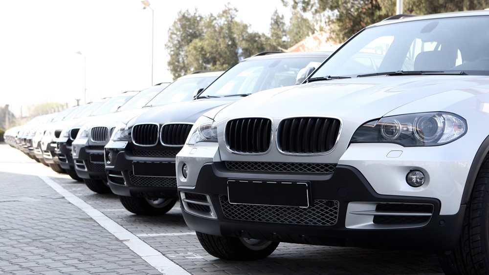 Auto na leasing → Finanční, operativní, nebo úvěr? SROVNÁNÍ 2025