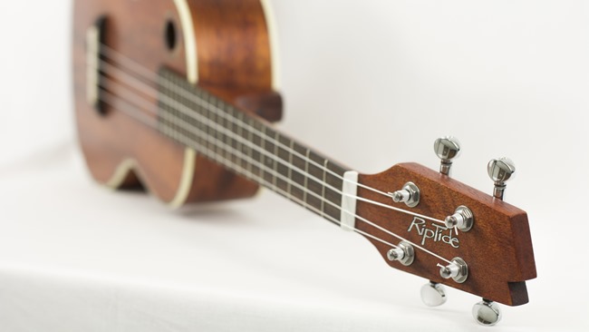 Jak vyměnit struny na ukulele Jak vyměnit struny na ukulele