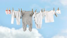 16 triků, jak pořídit levné dětské oblečení