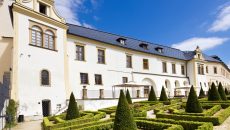 Poplatky na UPOL 2025: Poplatek za přihlášku, za delší studium…