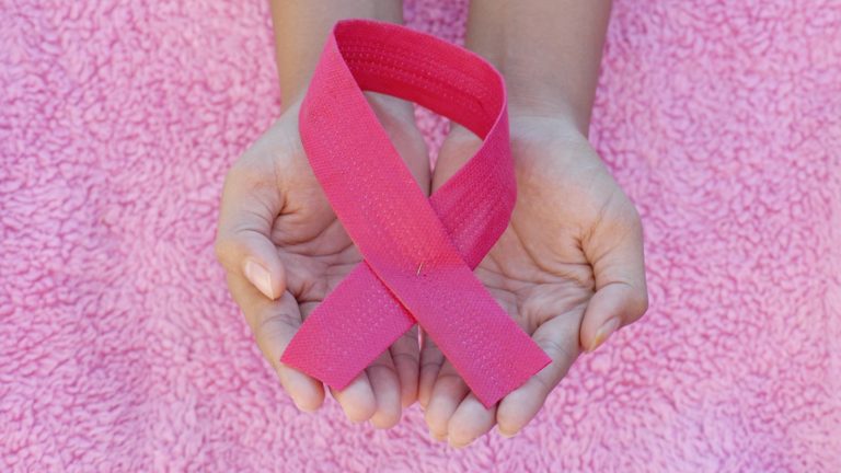 Prevence rakoviny prsu 2023: AVON poukaz a příspěvek až 1 200 Kč od zdravotní pojišťovny
