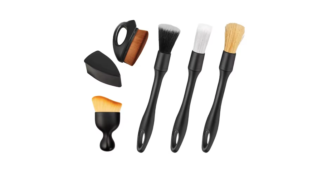 Sada kartáčků na detailing a čištění interiéru auta