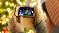 Vánoční nabídky operátorů 2023: Neomezená data, tisícovka na nový mobil a sluchátka za korunu