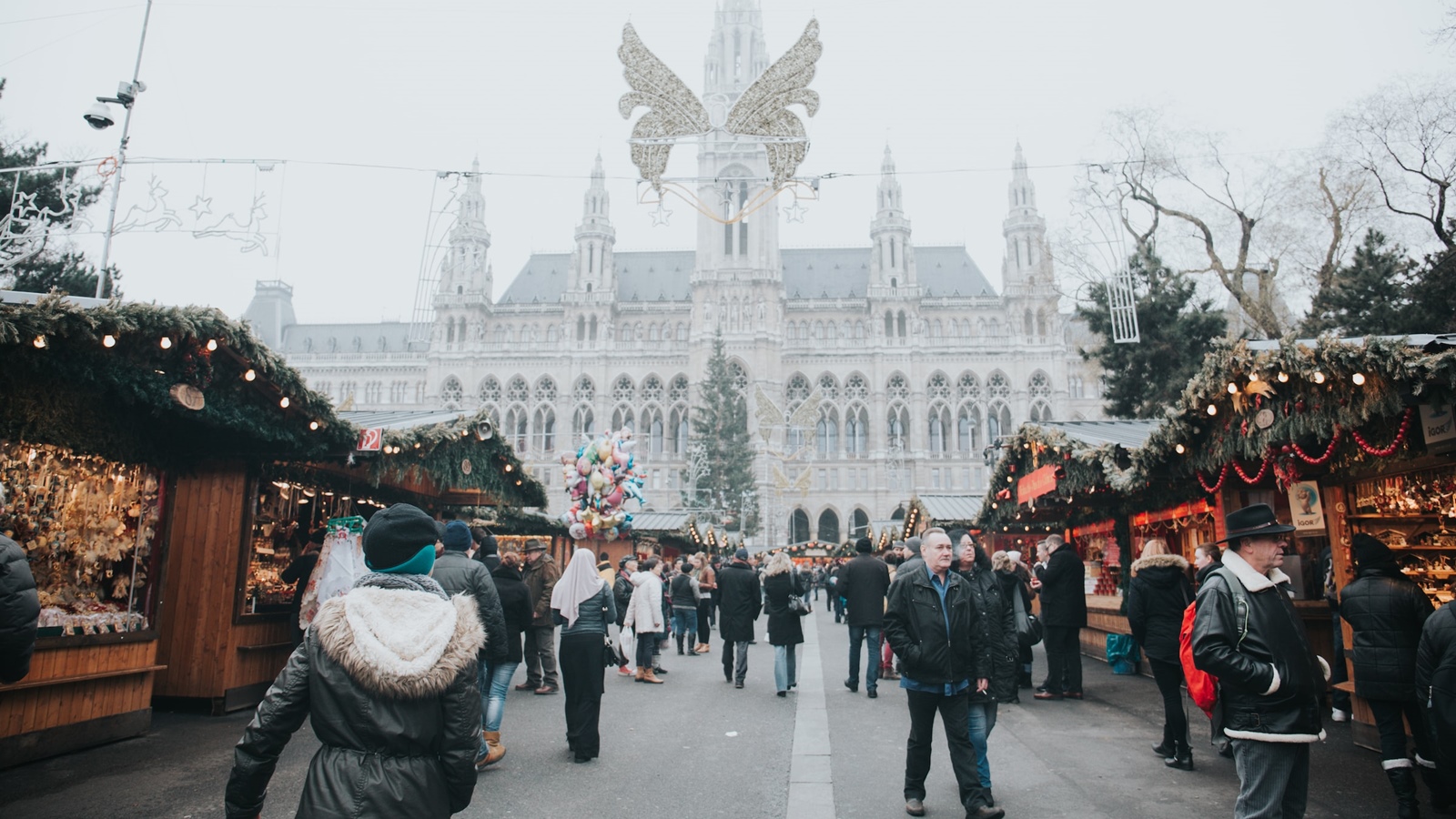 Vánoční trhy ve Vídni 2022 → Vlakem, parkování, datum, ceny…