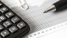 Zálohy na sociální a zdravotní pojištění 2026 (+ jak je snížit)